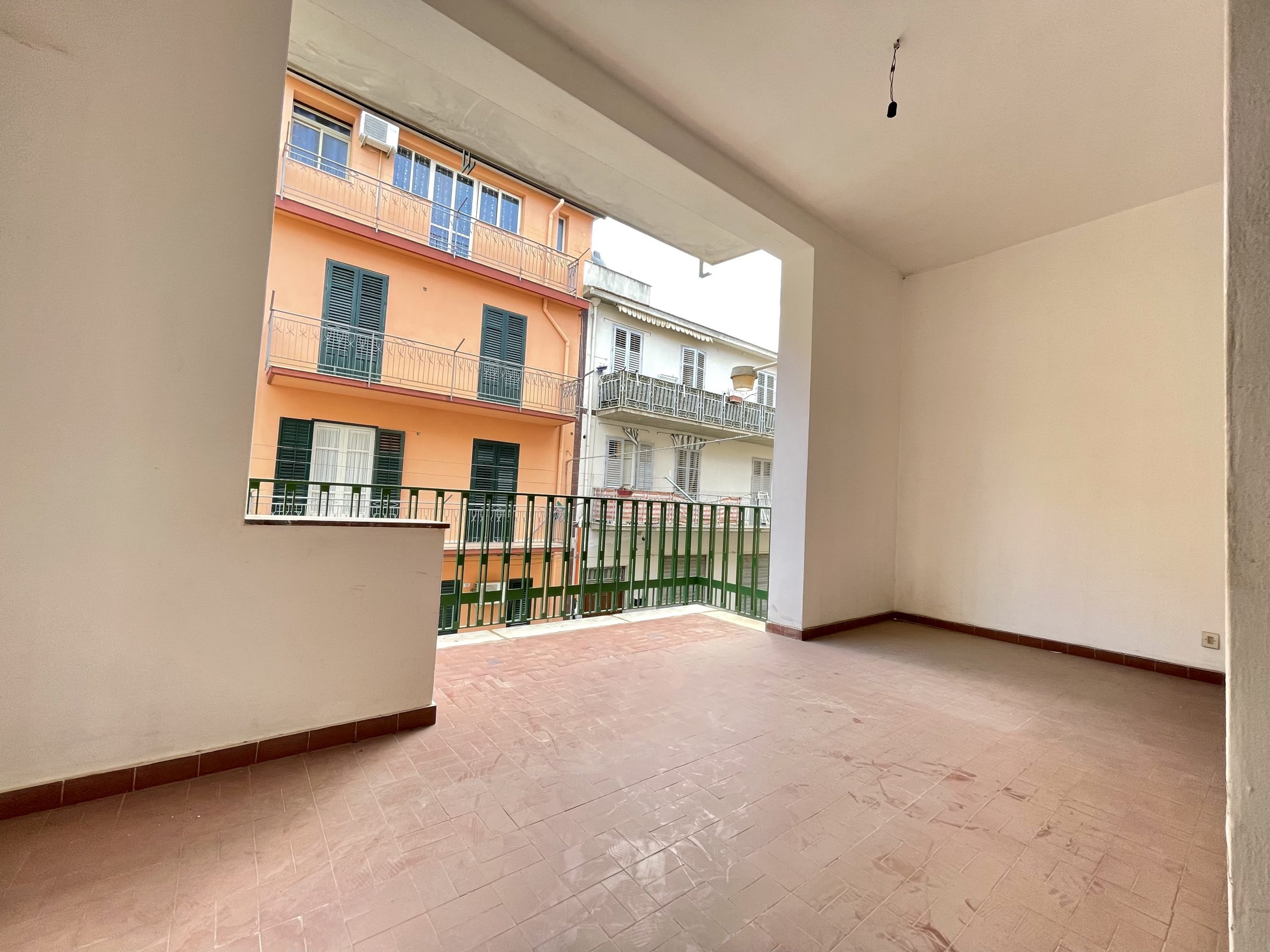 Appartamento con magazzini e giardino in vendita a Partinico, Via Ragusa