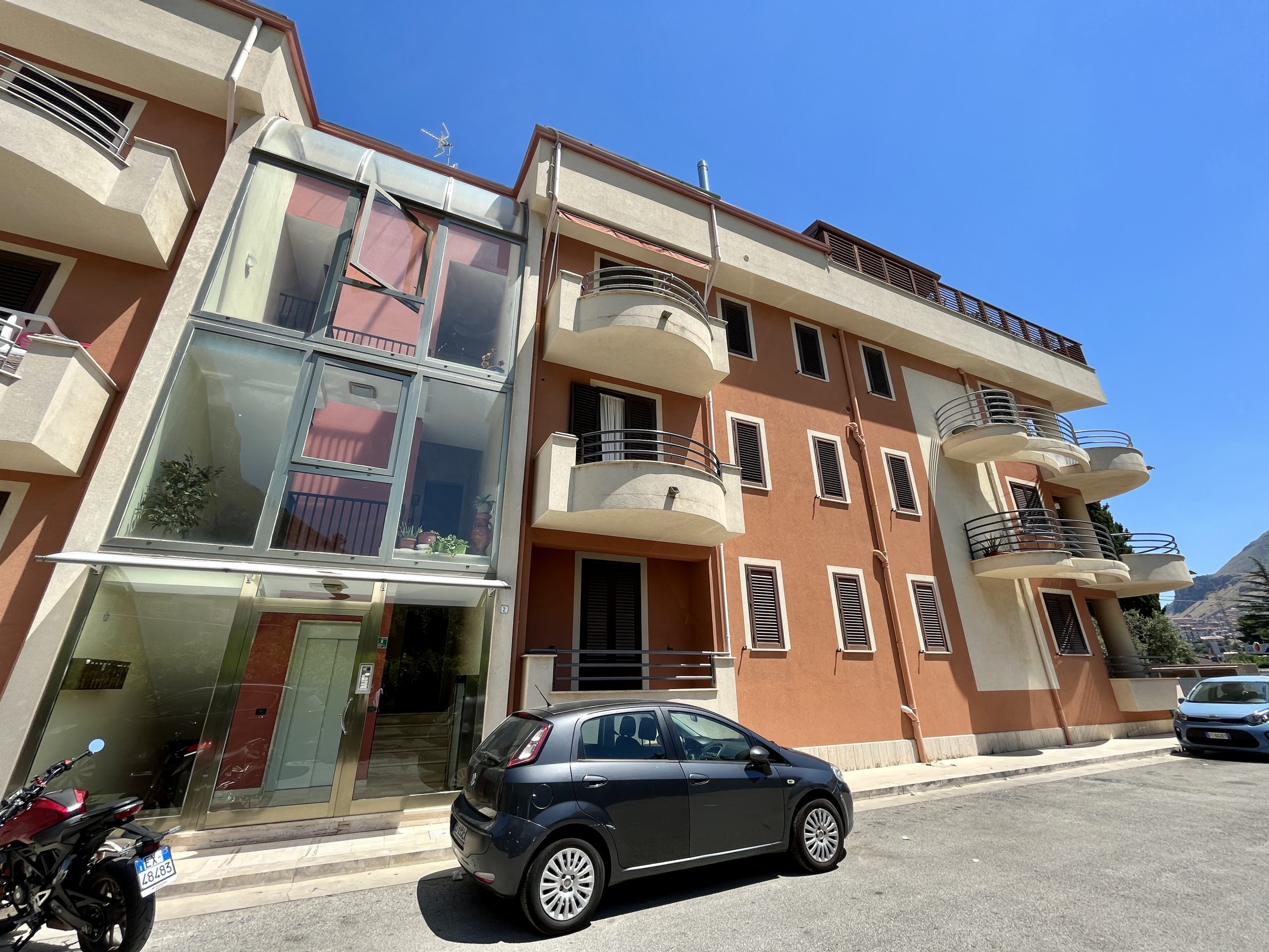 Appartamento con box in vendita a Partinico, Via Treviso