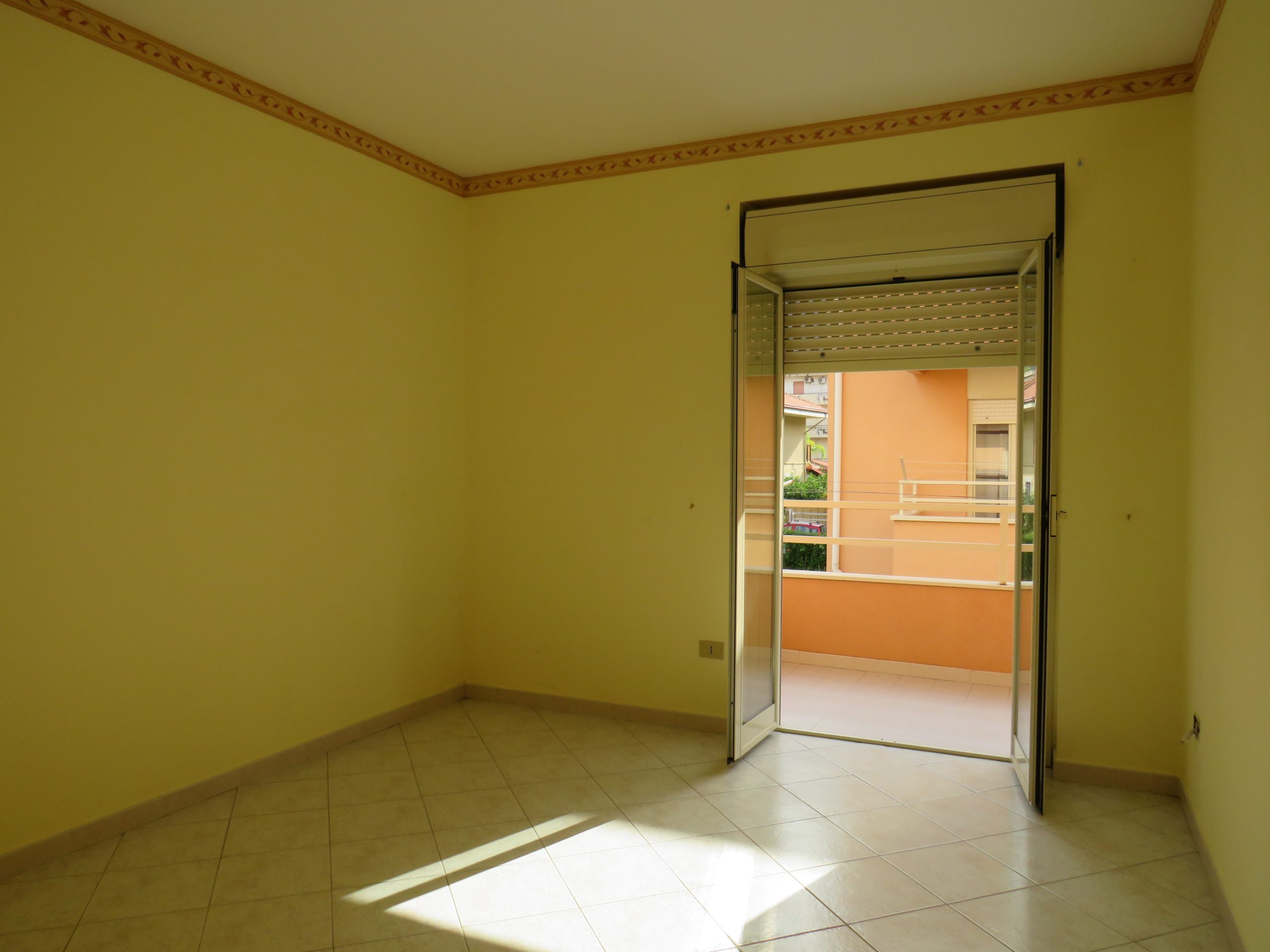 Appartamento con box in vendita a Partinico, Via E. De Amicis