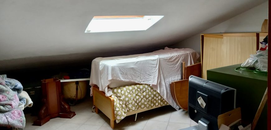 Appartamento con box e mansarda in vendita a Partinico, Via Chinnici