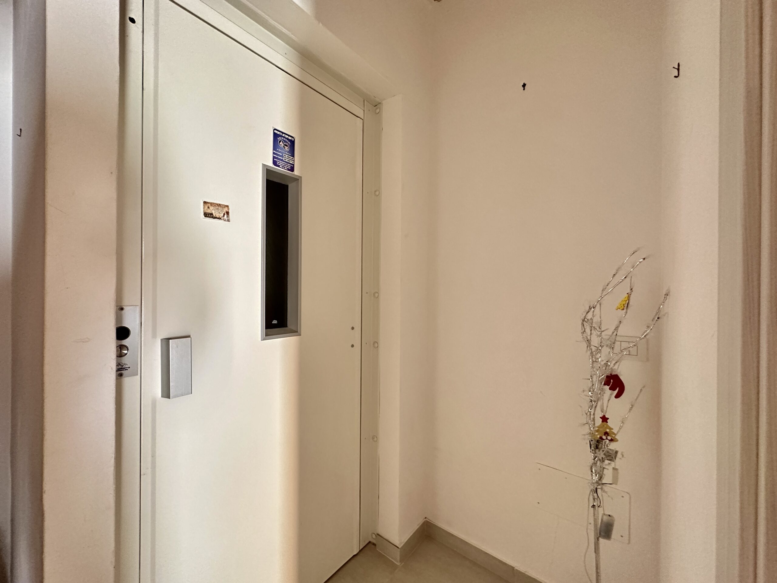 Casa indipendente con ascensore in vendita a Partinico, Via Galileo Galilei
