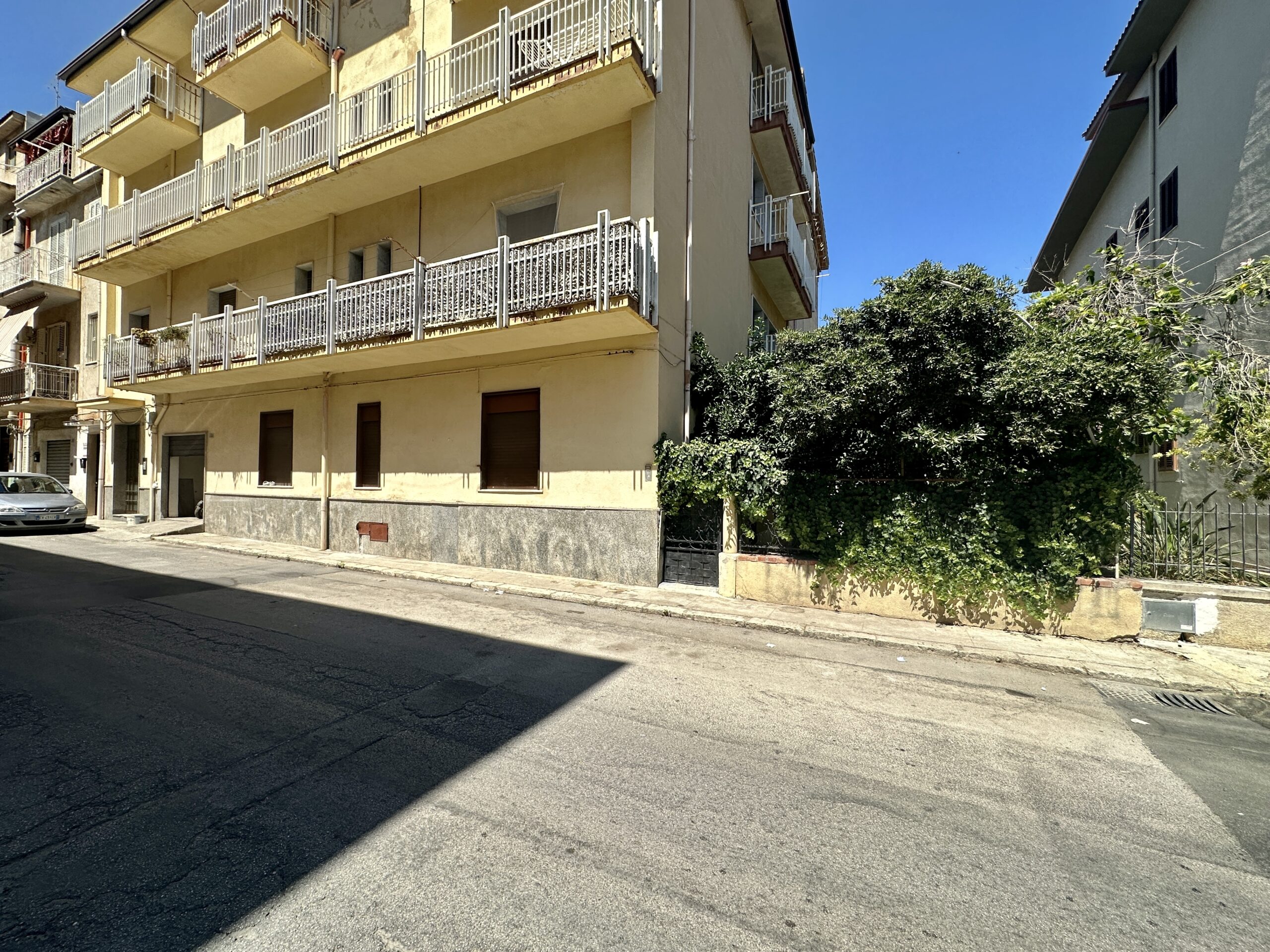 Appartamento con box e giardino in vendita a Partinico, Via Bologna