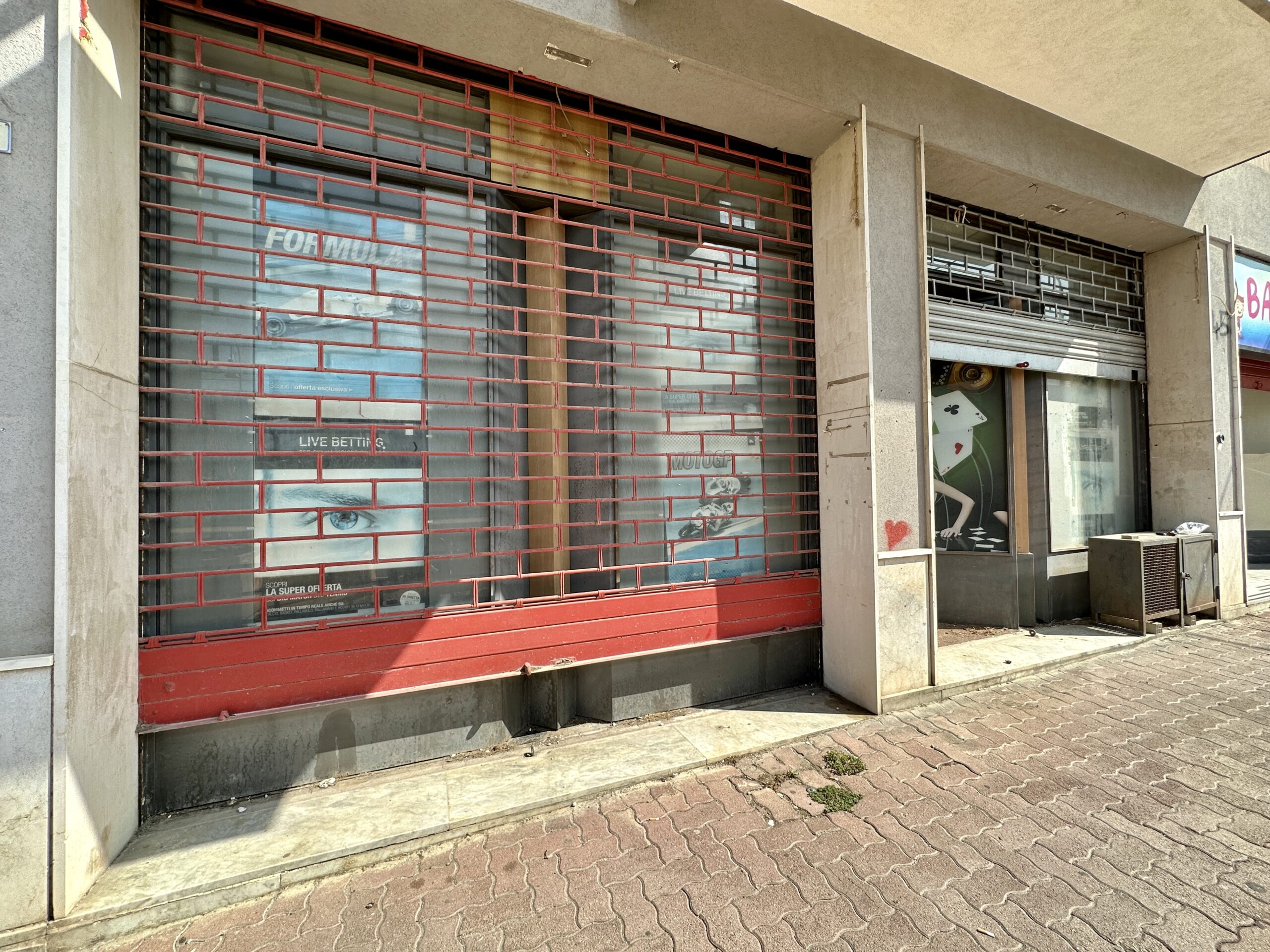 Locale Commerciale in vendita a Partinico, Viale Aldo Moro 43