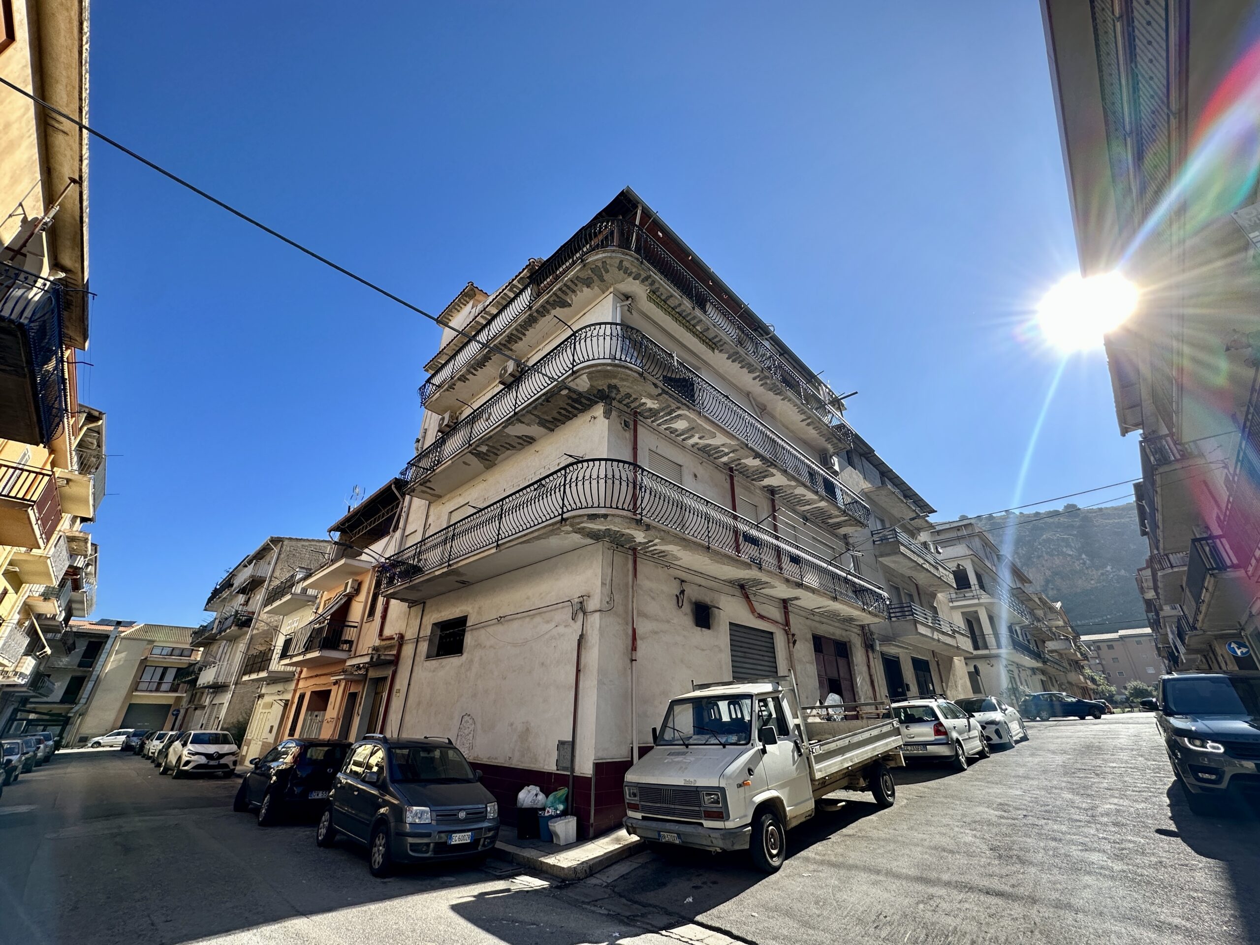 Appartamento con magazzino e mansarda in vendita a Partinico, Via dell’Angelo