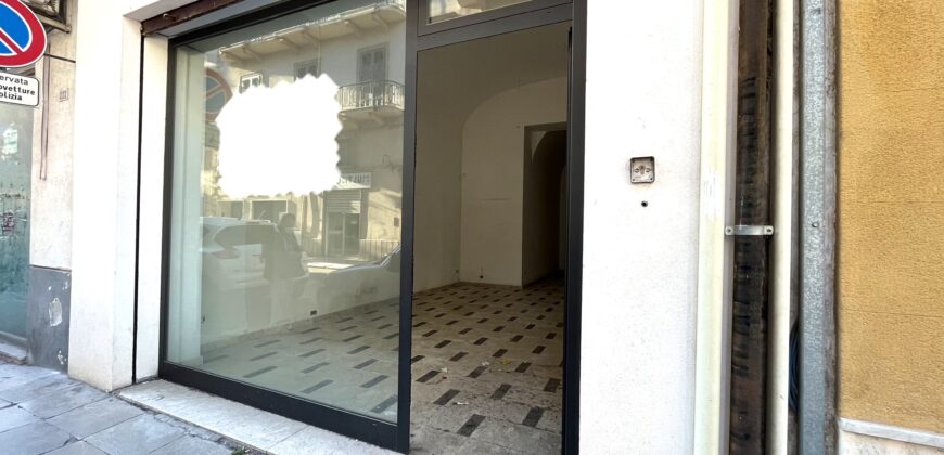 Locale commerciale in affitto a Partinico, Corso dei Mille