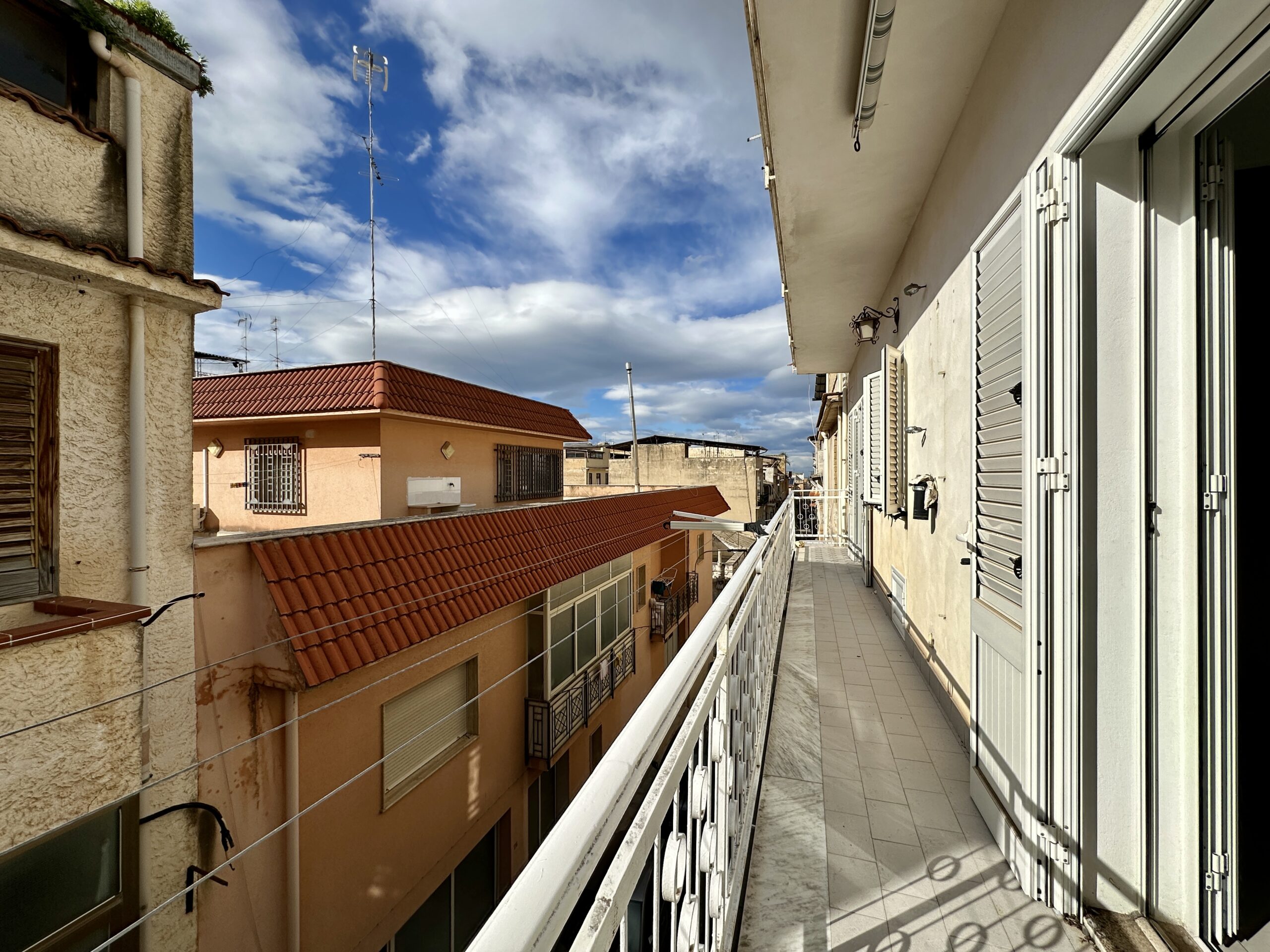 Appartamento con magazzino e mansarda a Partinico, Via Bagliesi