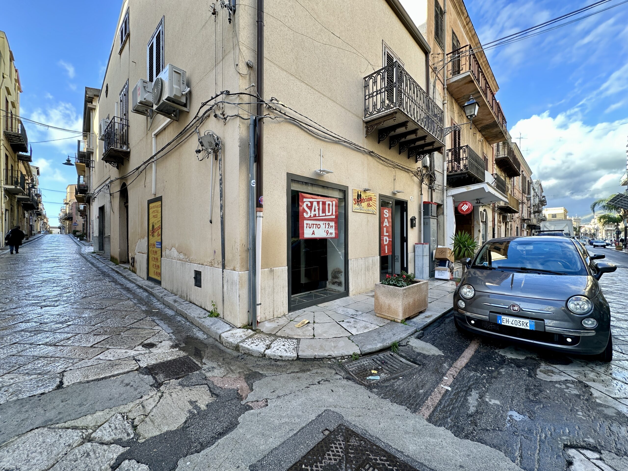 Locale commerciale in affitto a Partinico, Corso dei mille.