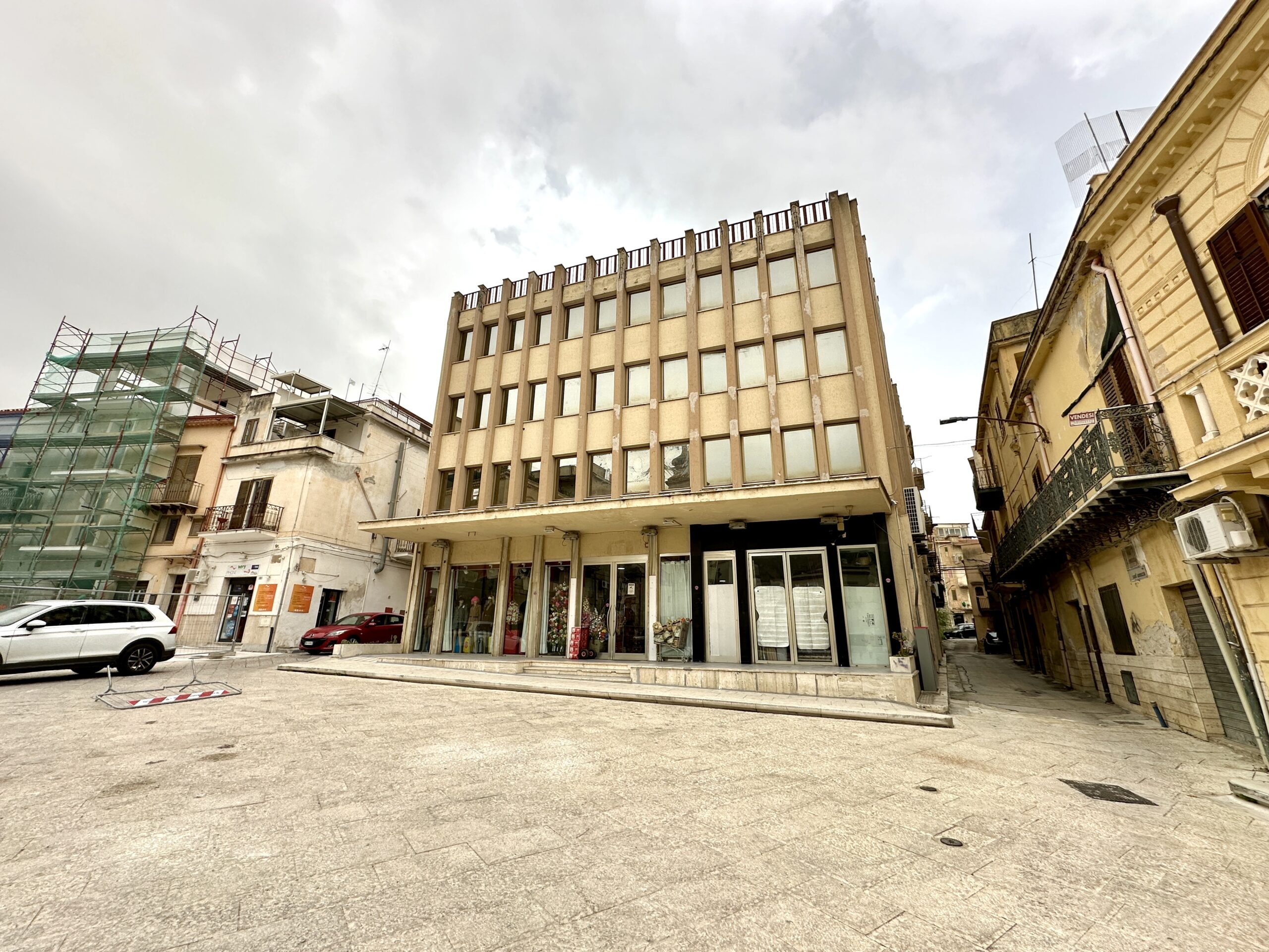 Uffici in affitto a Partinico, Piazza Duomo